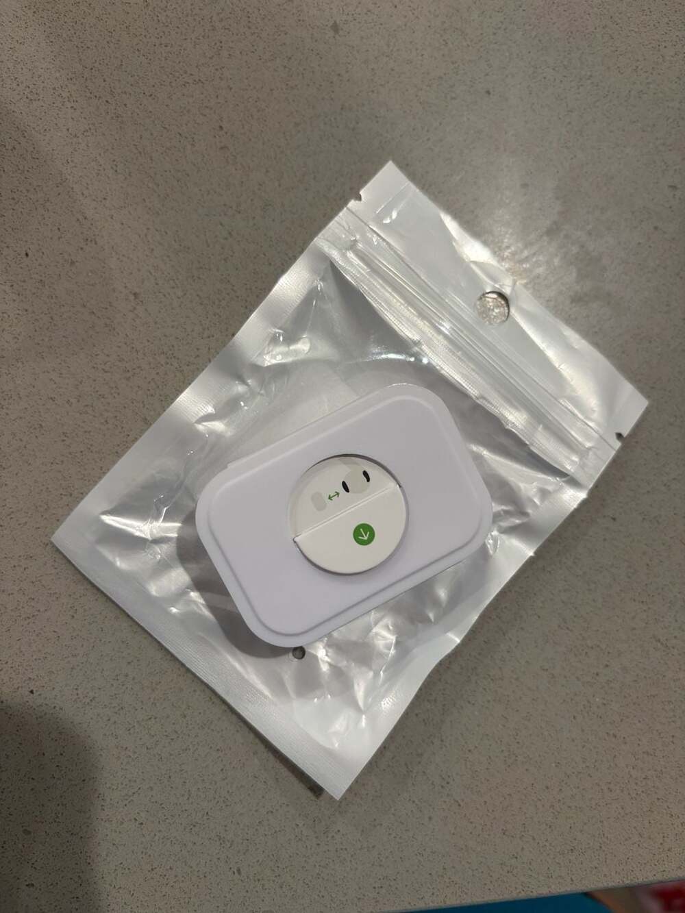 Apple AirPods Pro with Charging Case - First Generation - Picture 8 of 8